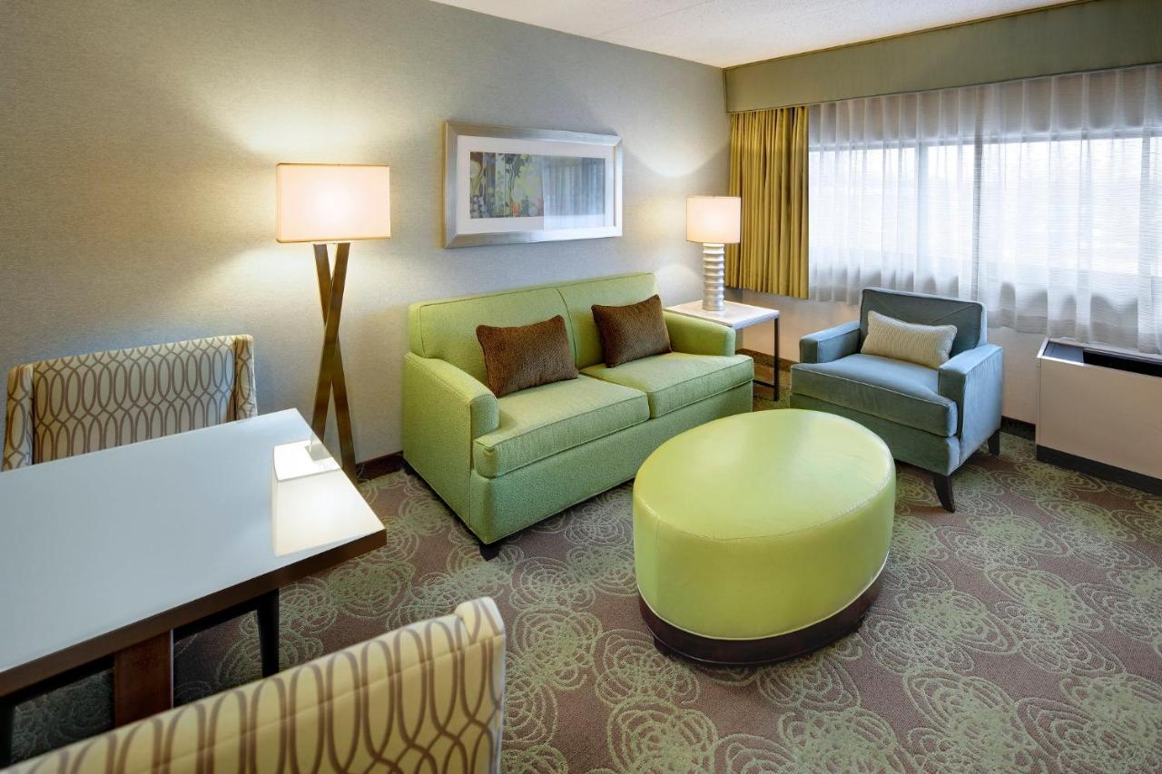 Hotel Crowne Plaza Lansing By Ihg Exterior foto