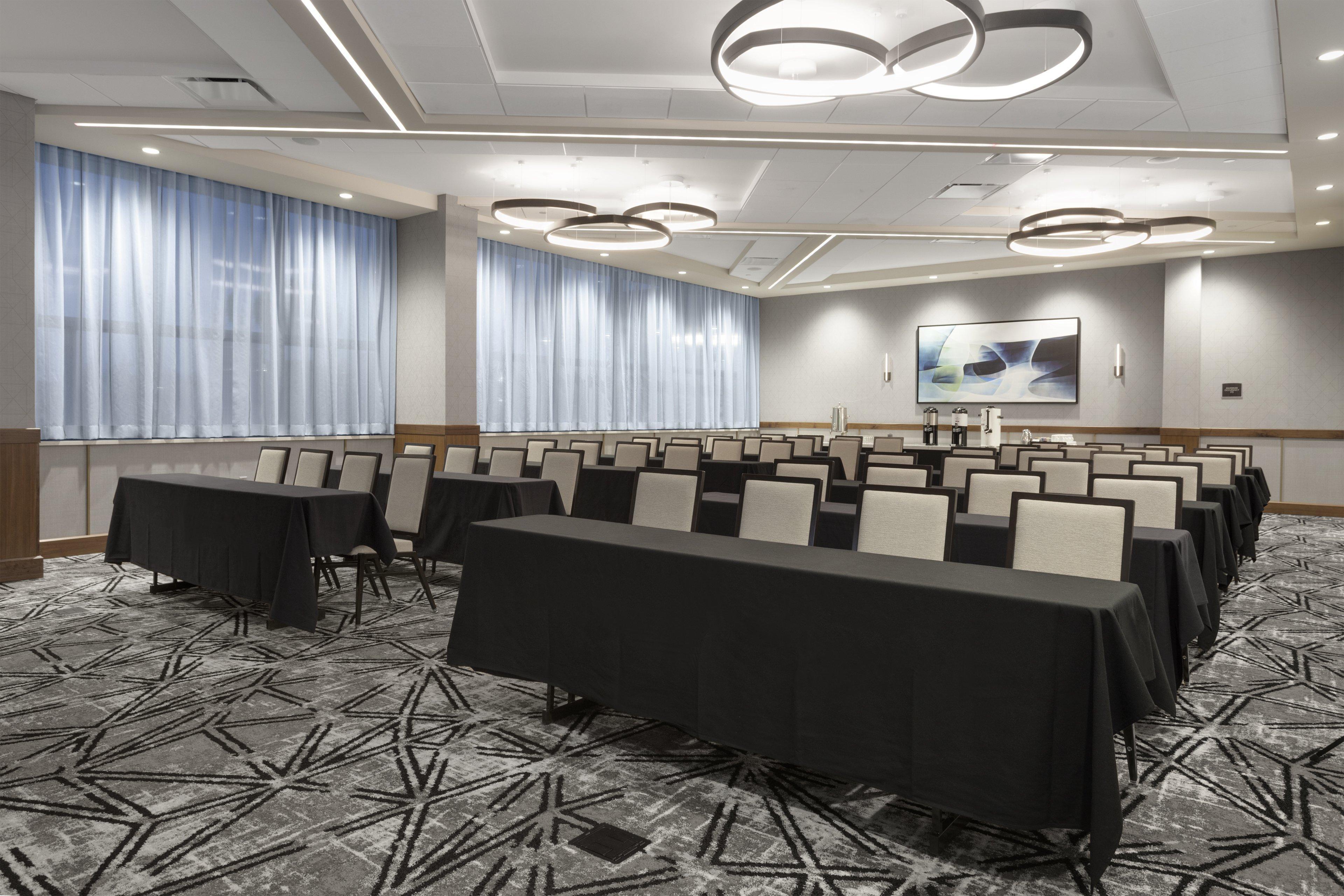 Hotel Crowne Plaza Lansing By Ihg Exterior foto