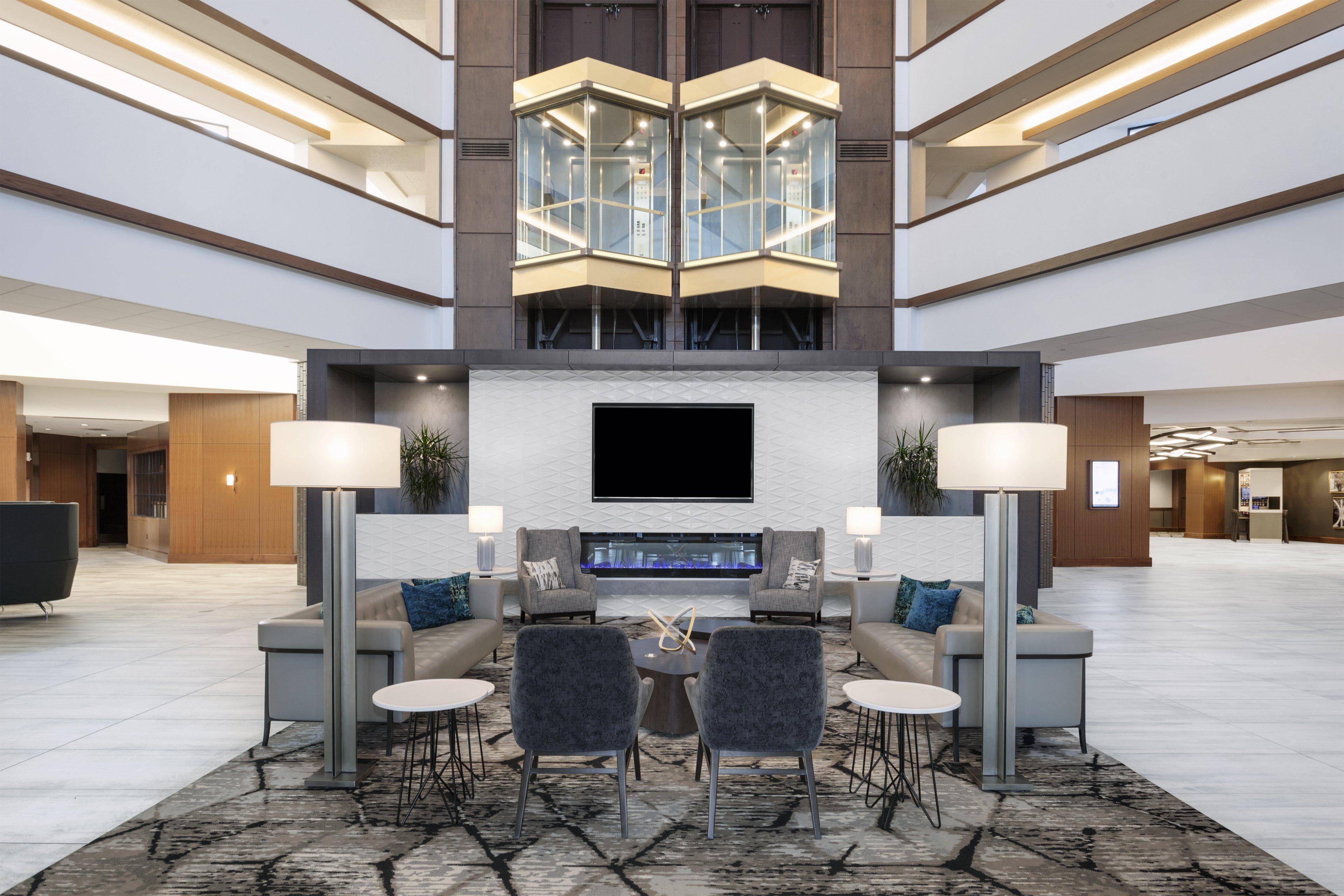 Hotel Crowne Plaza Lansing By Ihg Exterior foto