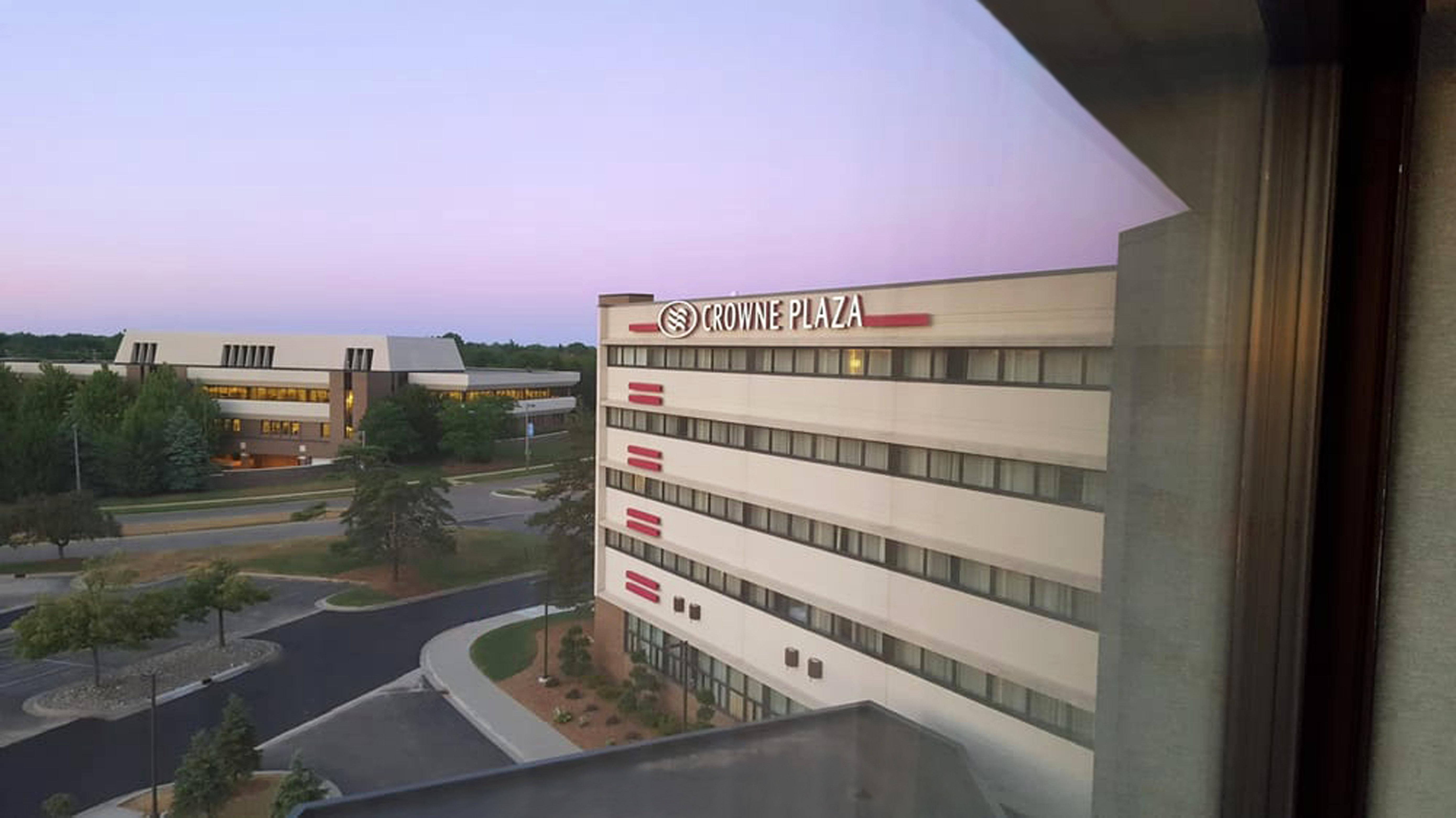 Hotel Crowne Plaza Lansing By Ihg Exterior foto