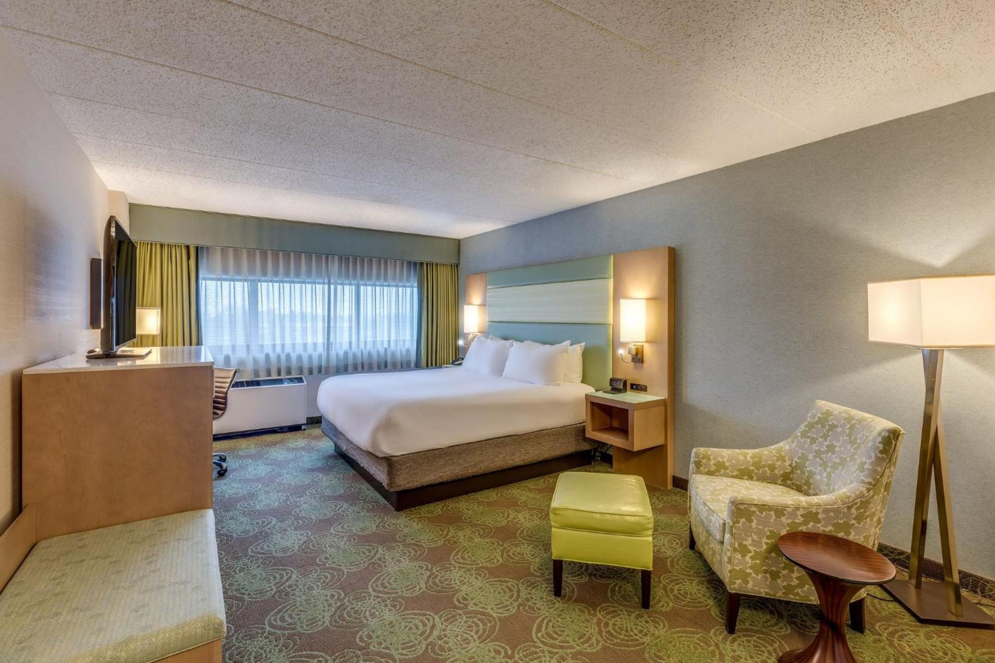 Hotel Crowne Plaza Lansing By Ihg Exterior foto