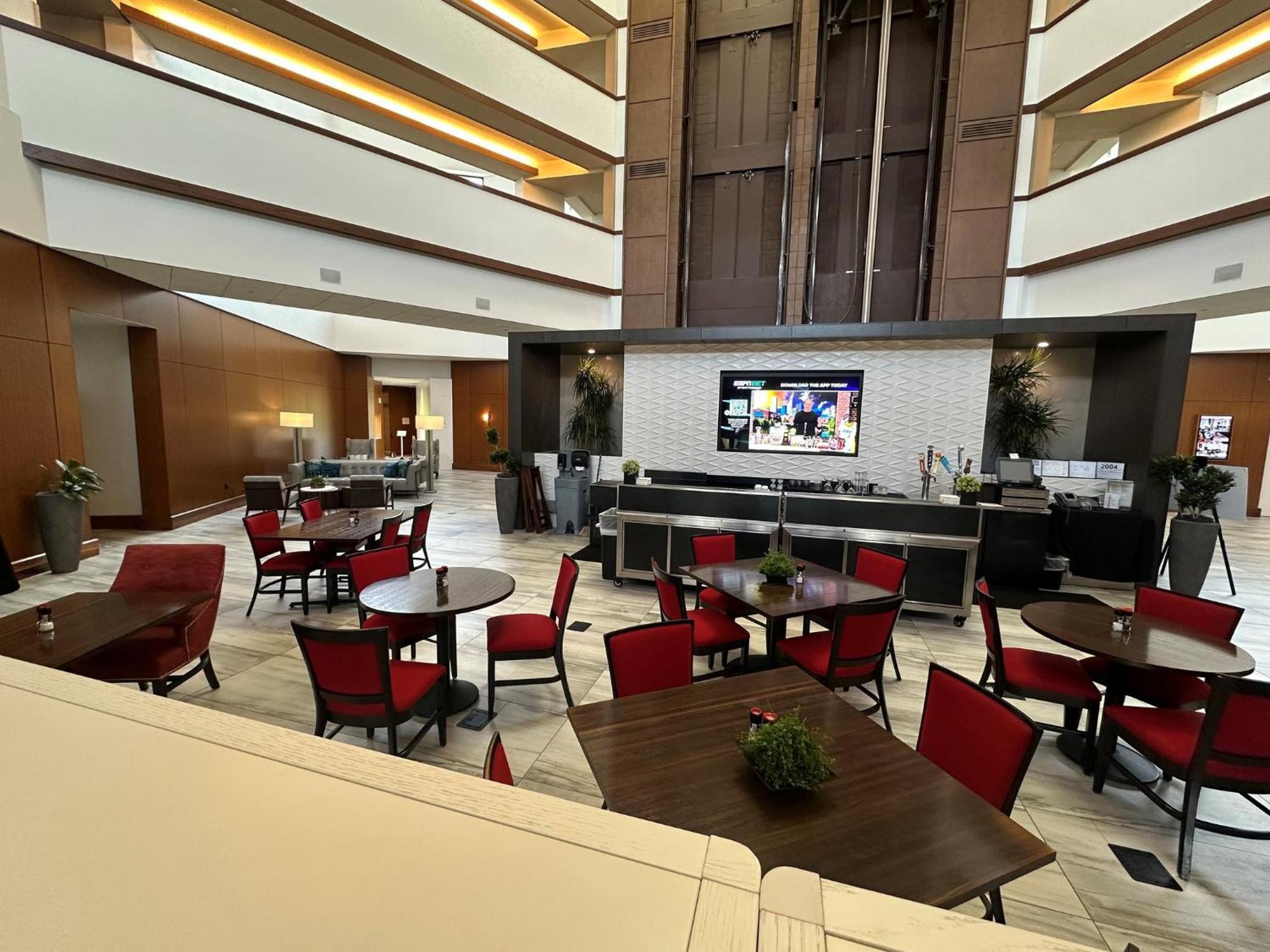 Hotel Crowne Plaza Lansing By Ihg Exterior foto